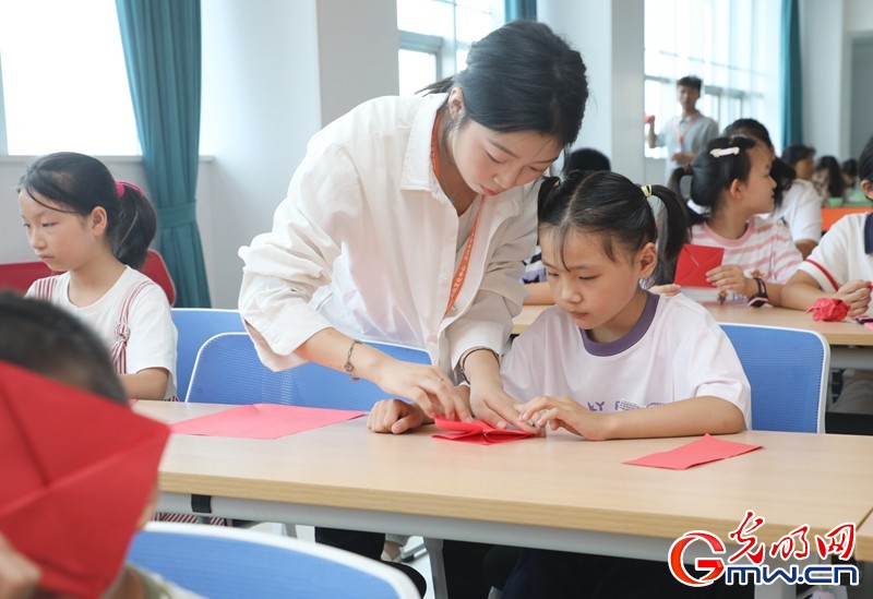 盛夏书店“热”起来：多彩文化活动点燃夏日激情