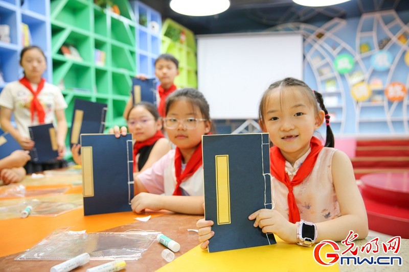 盛夏书店“热”起来：多彩文化活动点燃夏日激情