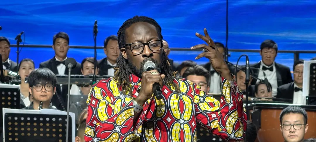 吉狄马加:诗人必须面对这个世界,因为诗人永远是人类文明的儿子