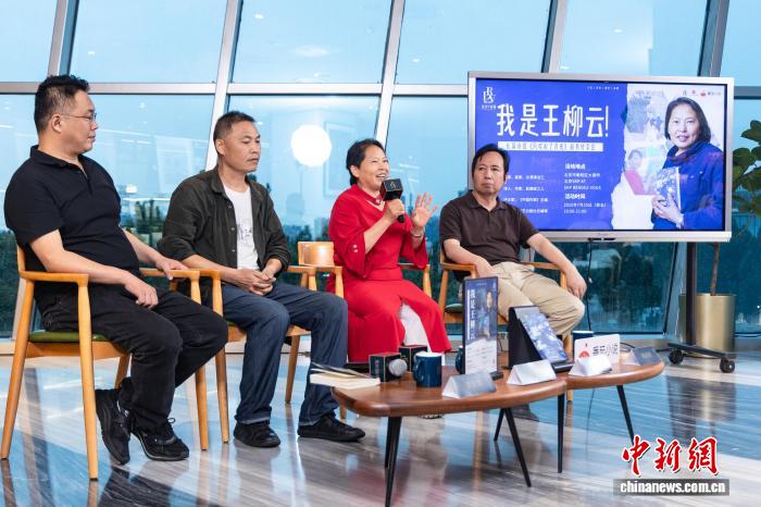 素人作家的文学之光 《风吹起了月光》新书分享会举办