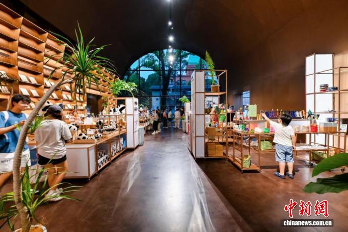 沪上书店业态创新 构建文化消费新场景