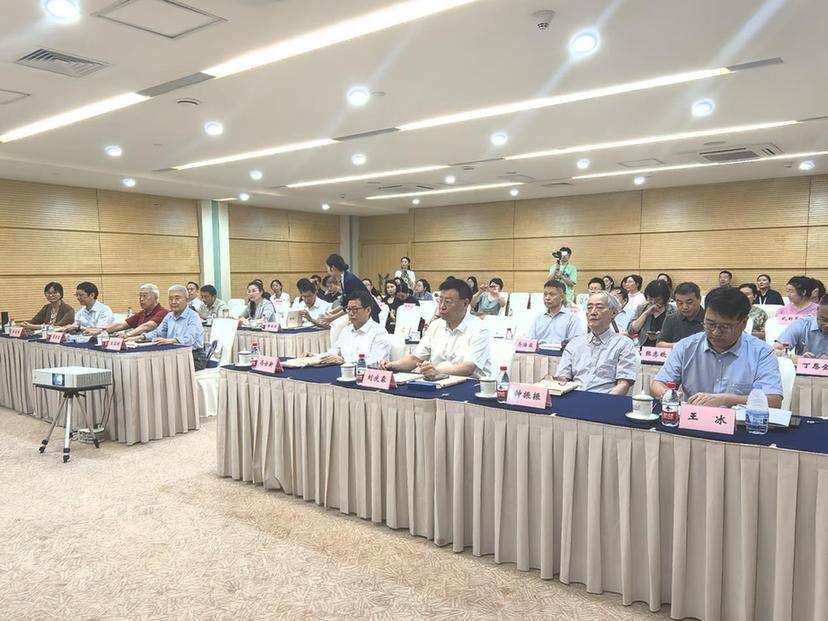 《诗国·中国院士诗词特辑》新书发布会在郑州举行 《诗国·中国院士诗词特辑》新书发布会在郑州举行