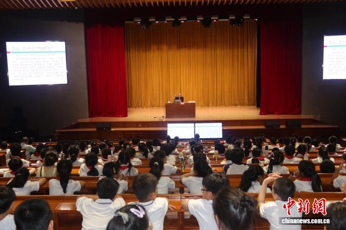 让档案“开口说话” 作家徐迅雷揭秘如何从文献里寻宝