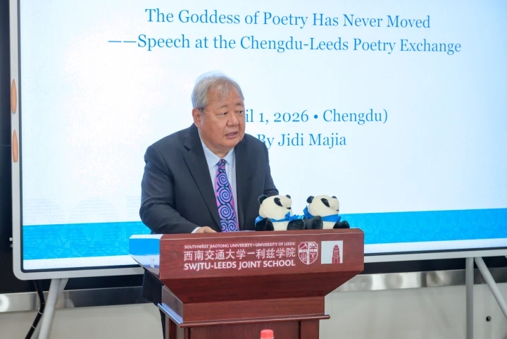 吉狄马加丨诗歌之神从未挪动过自己的位置 吉狄马加丨诗歌之神从未挪动过自己的位置