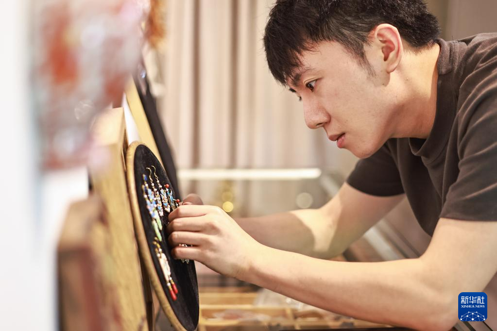 重庆小伙辜国强：传承中国传统手工艺