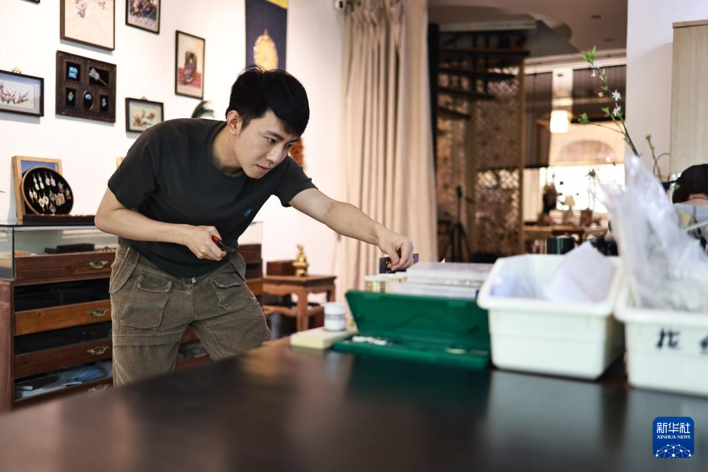 重庆小伙辜国强：传承中国传统手工艺