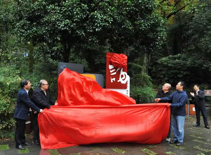 画布上的光与诗——首个主题诗歌+展览侧记