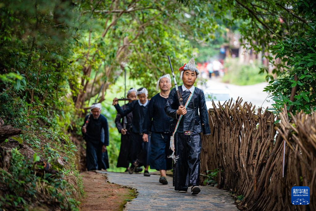 文化中国行·传统村落人文影像志｜岜沙村：“最后的枪手部落”