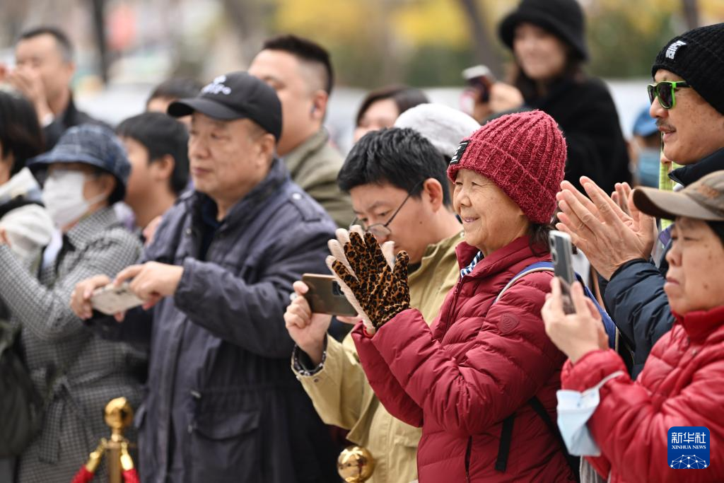 在城市街角邂逅“诗人陆游”