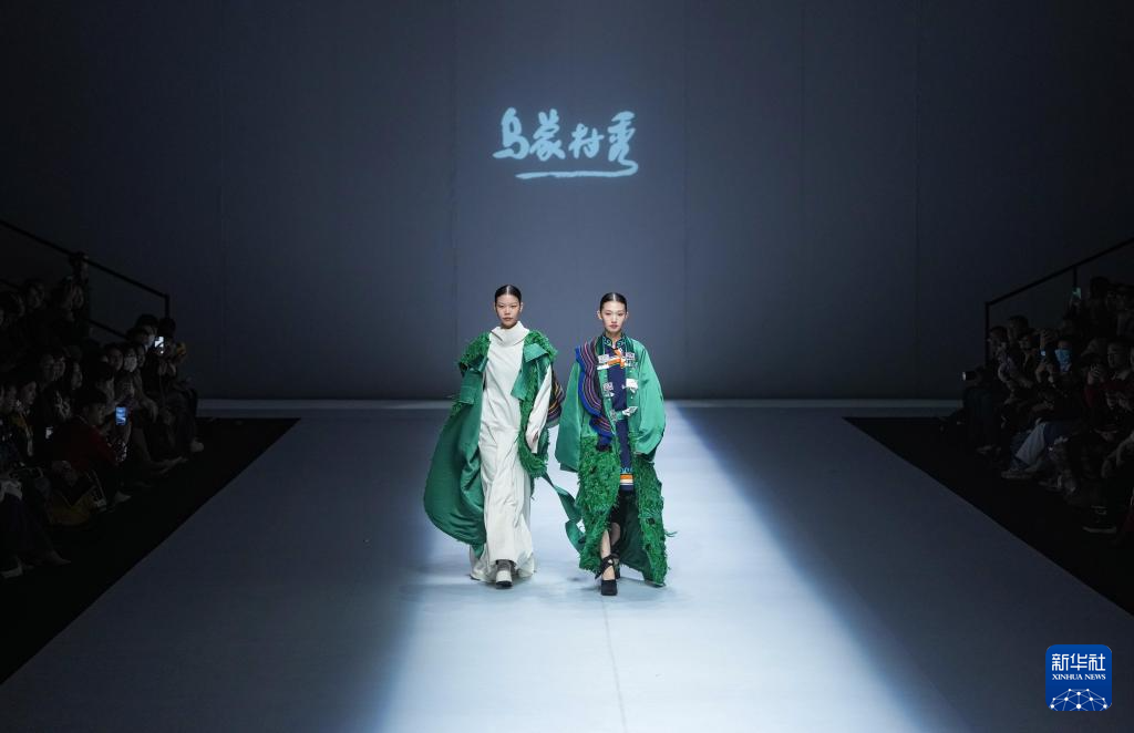 盘州·乌蒙村秀X乌蒙村秀·浦思亮相2025中国国际时装周