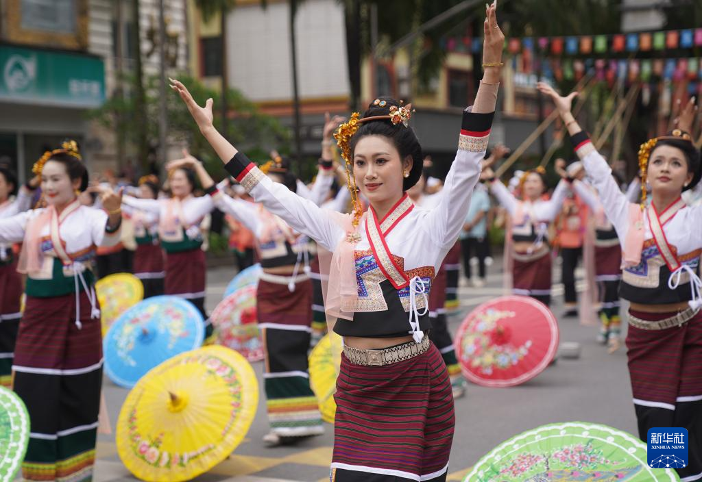 云南景洪：文化大游演 喜庆傣历新年