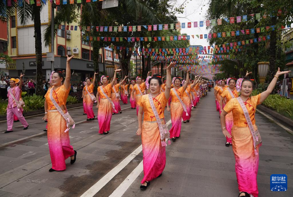 云南景洪：文化大游演 喜庆傣历新年