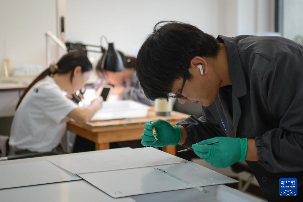 唤醒“沉睡”的简牍