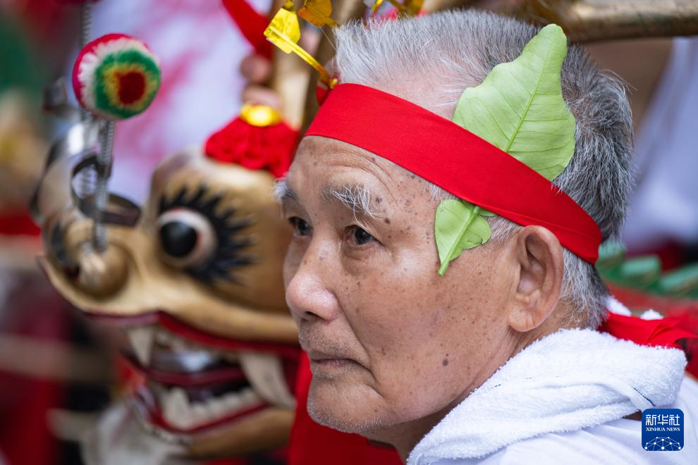 澳门举办“鱼行醉龙节”大巡游活动