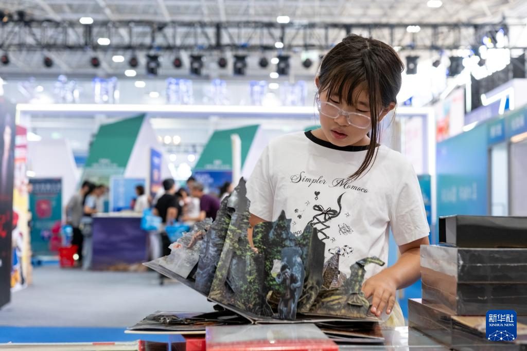 呼和浩特:北疆书展推动暑期阅读热潮