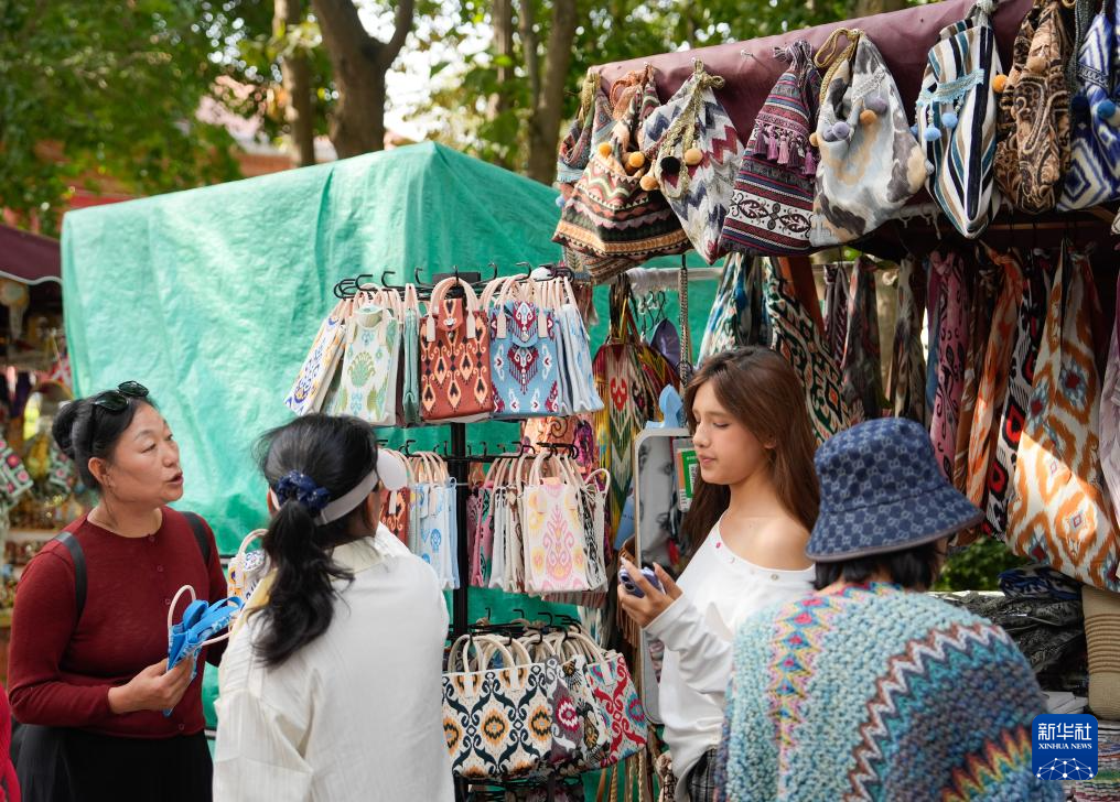 砥砺奋进七十载 天山南北谱华章丨新疆伊宁六星街:打造文旅融合新亮点