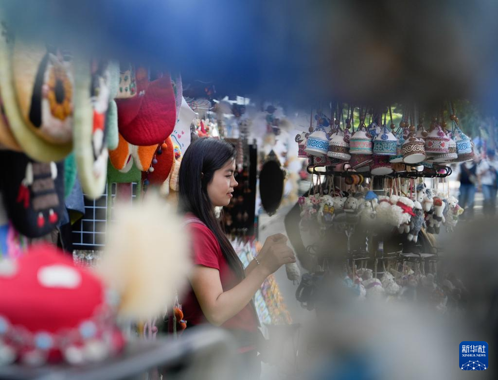 砥砺奋进七十载 天山南北谱华章丨新疆伊宁六星街:打造文旅融合新亮点