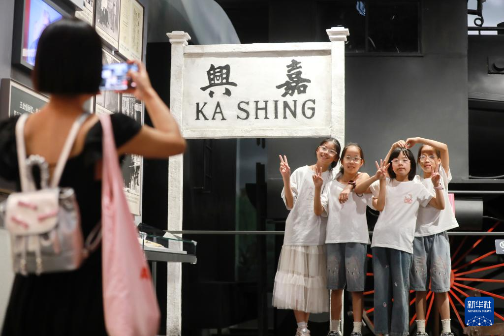 红色精神薪火相传