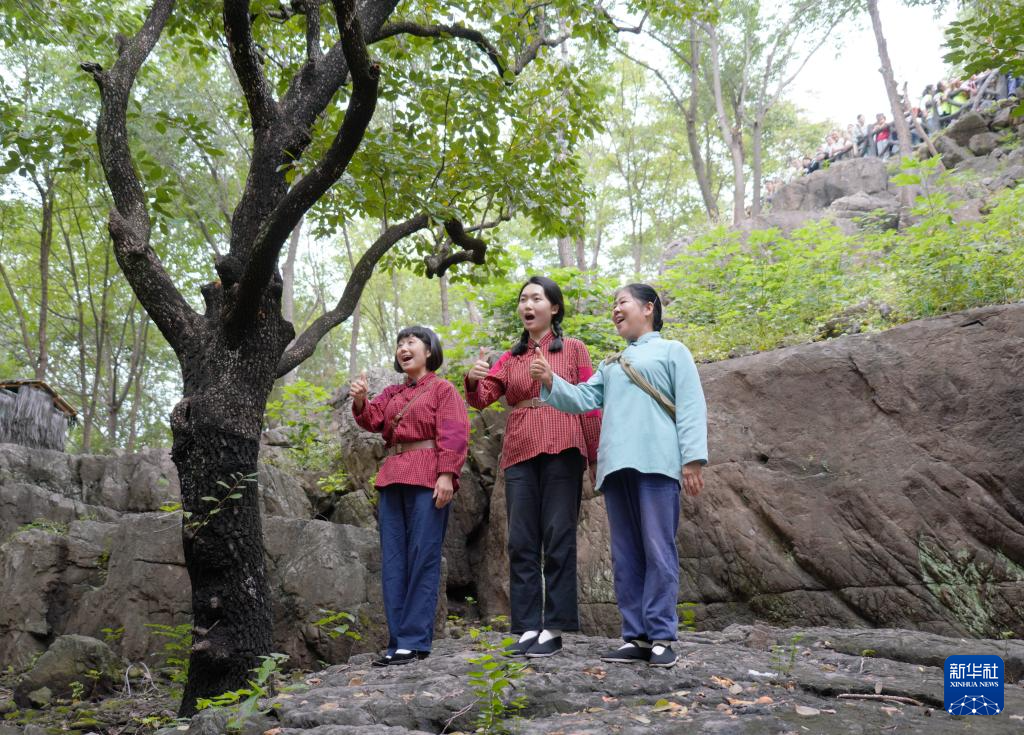 红色精神薪火相传