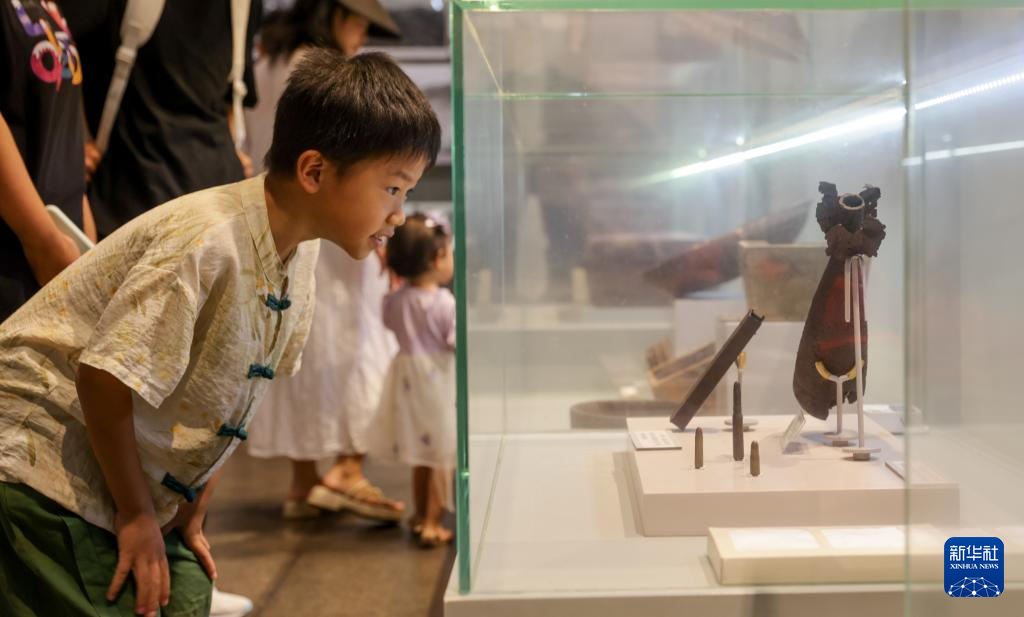 红色精神薪火相传