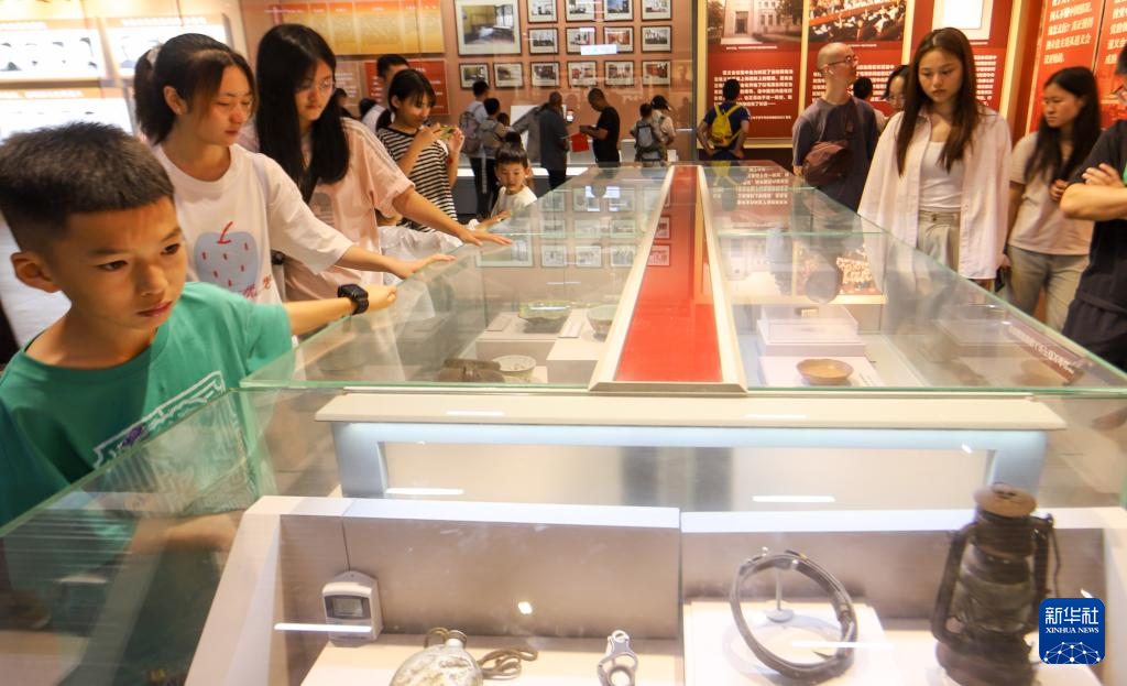 红色精神薪火相传