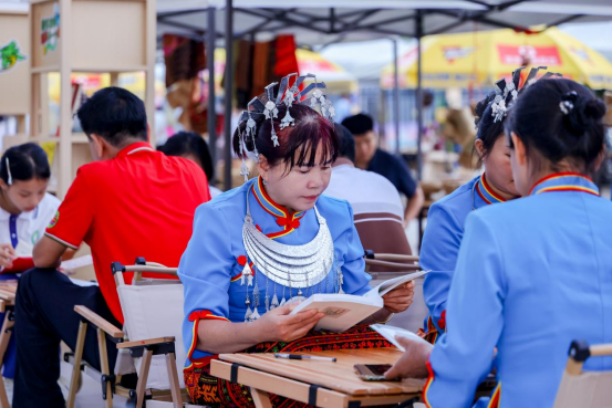 海南保亭构建“阅读+思政+实践”育人新范式——生态山城书香浓 一城繁华诗半城